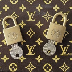 Rare #228 Set Of 2‎ Louis Vuitton Gold/brass Padlock and Key Set Both Work